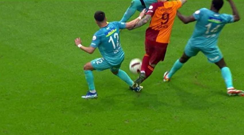Galatasaray - Sivasspor maçına penaltı beklenen an, iptal edilen gol damga vurdu! Çarpıcı değerlendirme