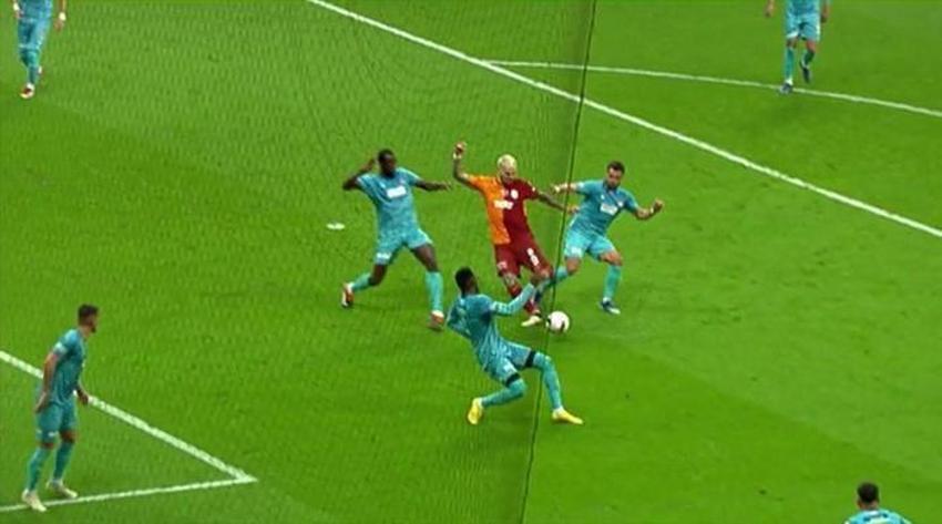 Galatasaray - Sivasspor maçına penaltı beklenen an, iptal edilen gol damga vurdu! Çarpıcı değerlendirme