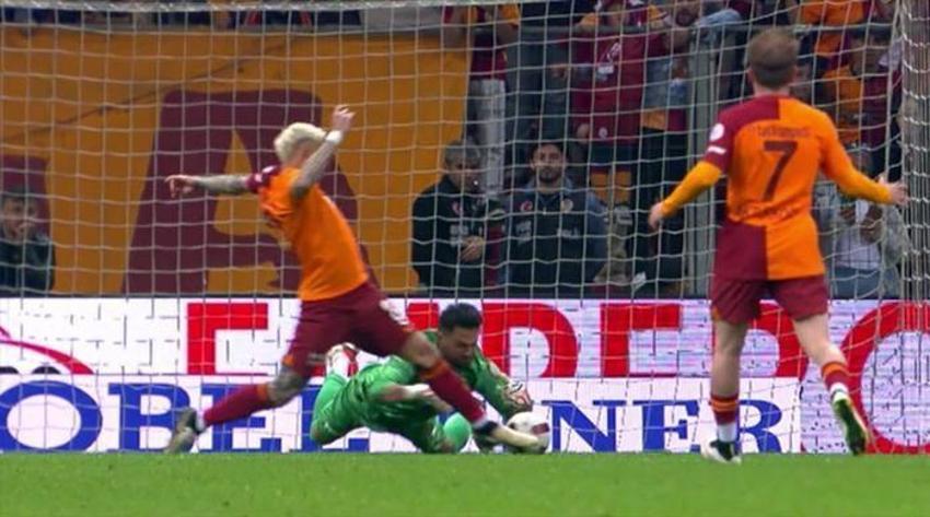 Galatasaray - Sivasspor maçına penaltı beklenen an, iptal edilen gol damga vurdu! Çarpıcı değerlendirme