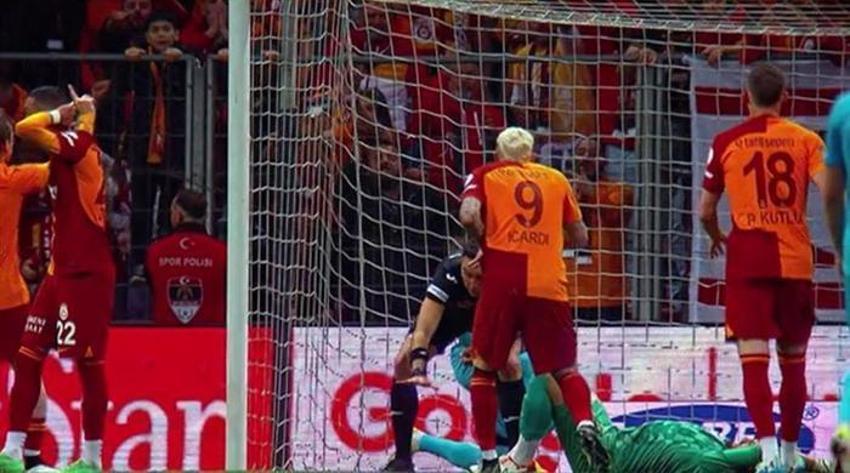 Galatasaray - Sivasspor maçına penaltı beklenen an, iptal edilen gol damga vurdu! Çarpıcı değerlendirme