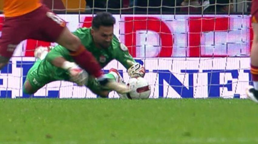 Galatasaray - Sivasspor maçına penaltı beklenen an, iptal edilen gol damga vurdu! Çarpıcı değerlendirme