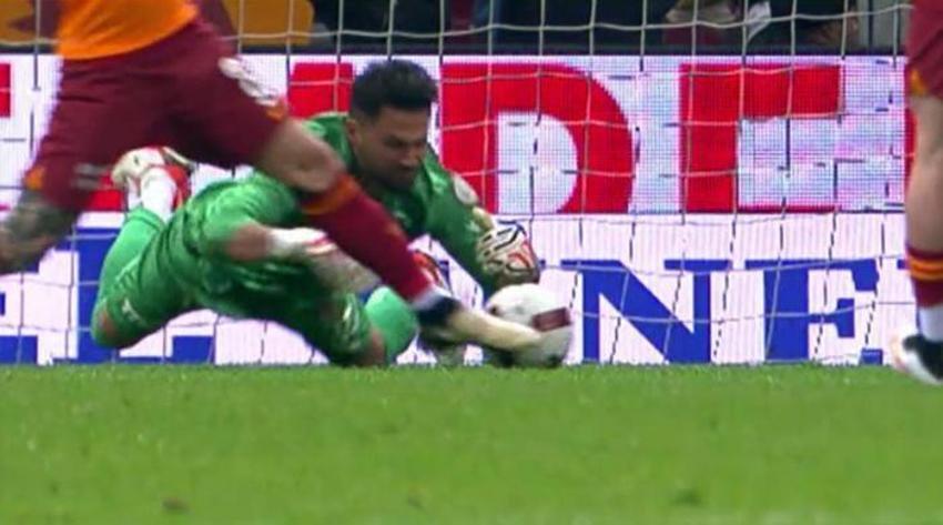 Galatasaray - Sivasspor maçına penaltı beklenen an, iptal edilen gol damga vurdu! Çarpıcı değerlendirme