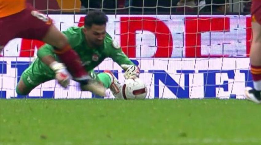 Galatasaray - Sivasspor maçına penaltı beklenen an, iptal edilen gol damga vurdu! Çarpıcı değerlendirme