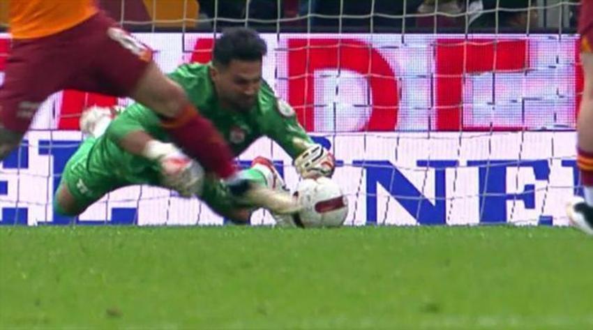 Galatasaray - Sivasspor maçına penaltı beklenen an, iptal edilen gol damga vurdu! Çarpıcı değerlendirme