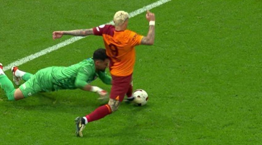 Galatasaray - Sivasspor maçına penaltı beklenen an, iptal edilen gol damga vurdu! Çarpıcı değerlendirme