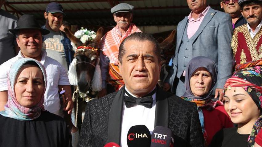 Eşeklere nikah kıydılar, görenler gözlerine inanamadı! O anlar saniye saniye kaydedildi