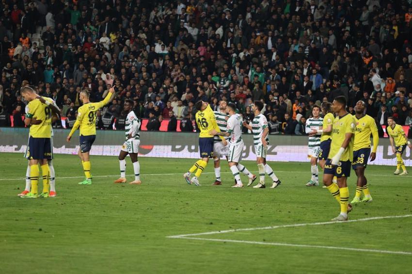 Fenerbahçe'nin yeni hocasını açıkladı! Takımdan kovulmuştu, dünyaca ünlü teknik adam yeniden geliyor