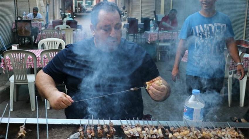 Adana'da yüzyıllardır devam eden gelenek: Ciğer kebabıyla kahvaltı 