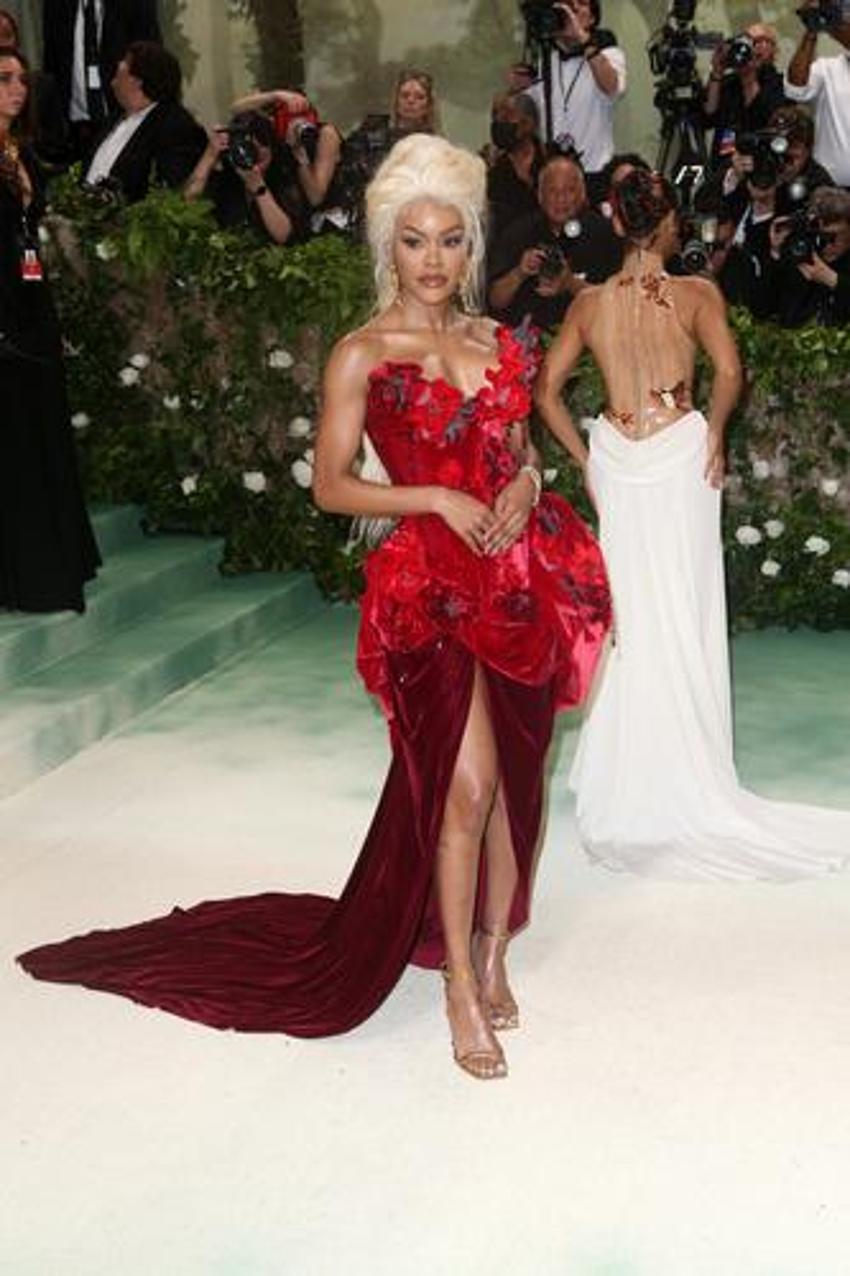 2024 Met Gala'dan renkli kareler! Yılın galasında şıklık yarışı