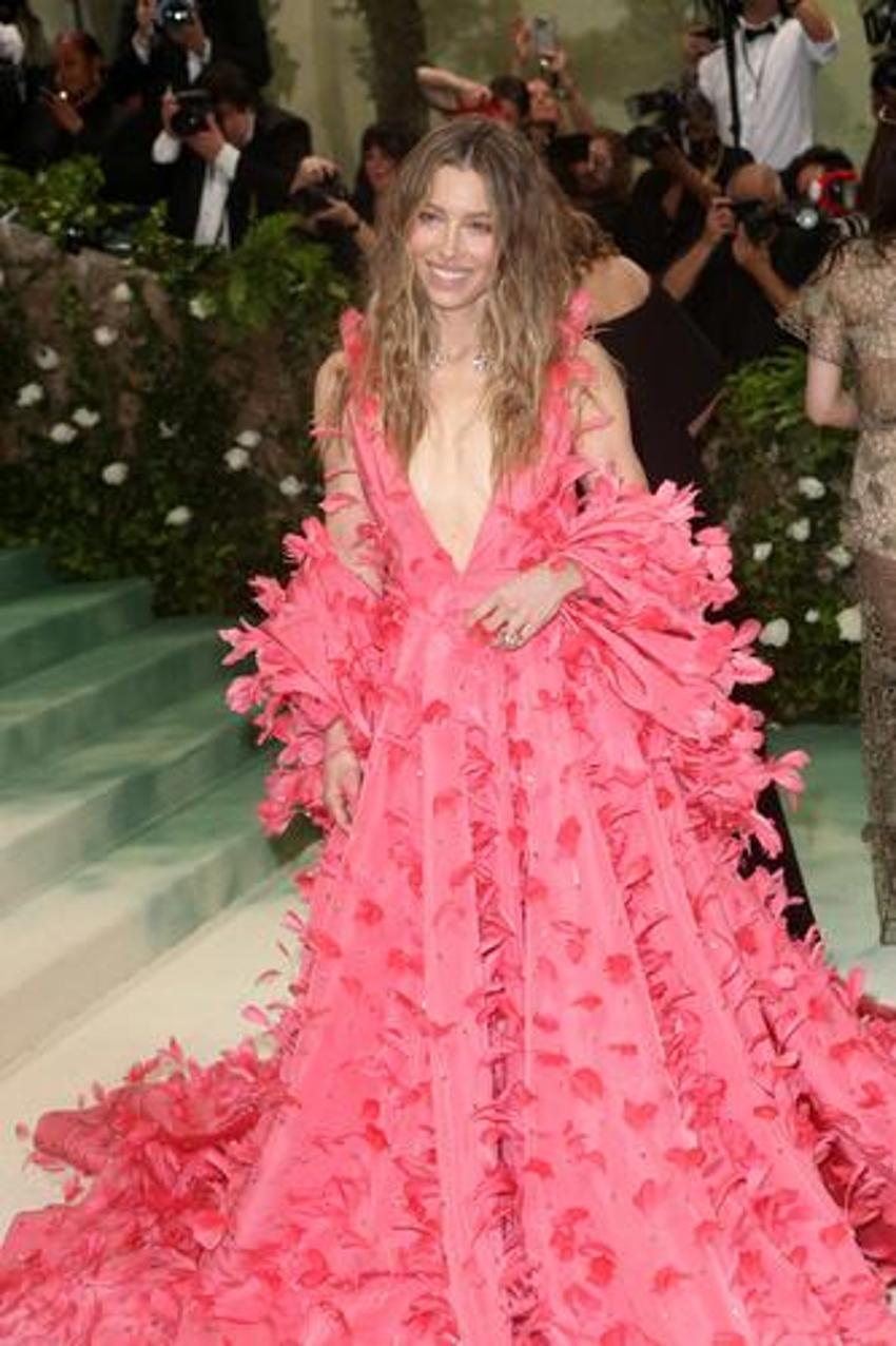 2024 Met Gala'dan renkli kareler! Yılın galasında şıklık yarışı