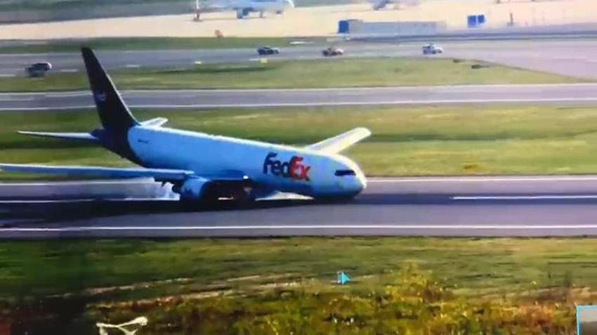 İstanbul Havalimanı'nda kargo uçağı gövdesi üzerine iniş yaptı! Bakan Uraloğlu: Pist geçici olarak kapatılmıştır