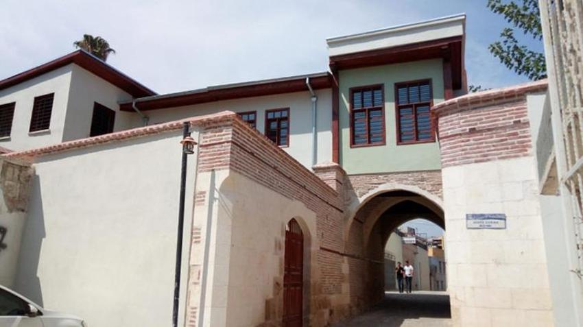 Adana'da 700 yıllık Musa Ballı konağı zamana meydan okuyor