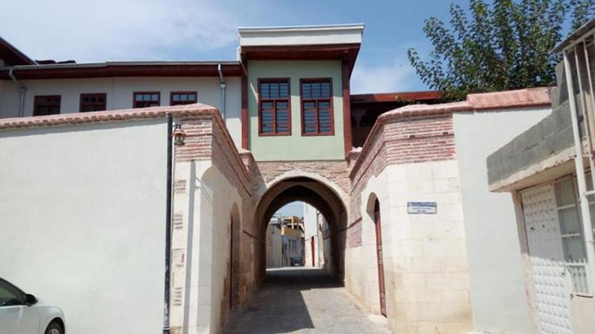 Adana'da 700 yıllık Musa Ballı konağı zamana meydan okuyor