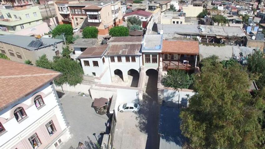 Adana'da 700 yıllık Musa Ballı konağı zamana meydan okuyor