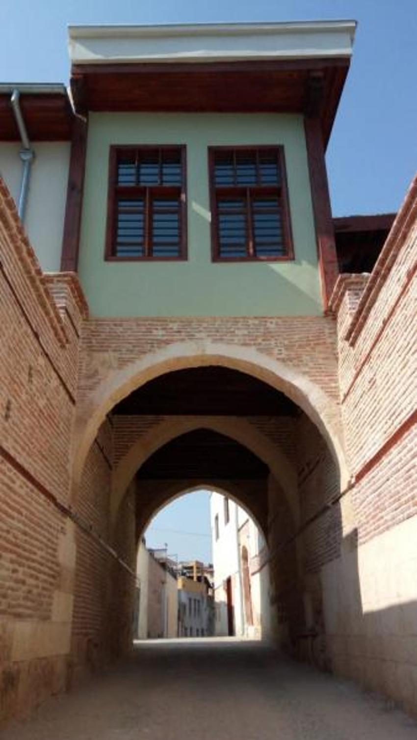 Adana'da 700 yıllık Musa Ballı konağı zamana meydan okuyor