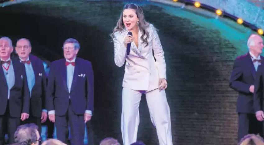 Karsu kraliyet ailesine konser verdi