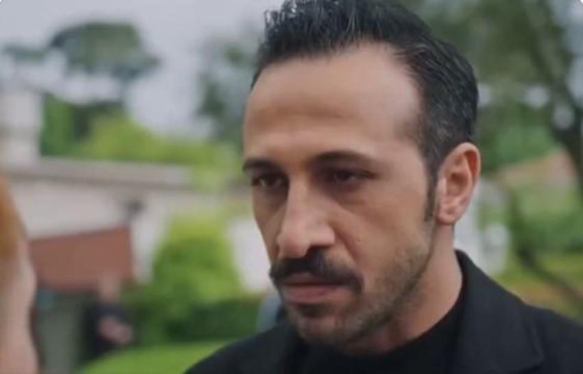 Bir sahne Abidin'in sırrını verdi: Yalı Çapkını dizisinde İfakat mesajı vermiş! Meğer Korhanlar'ın konağında her şey gün gibi ortadaymış