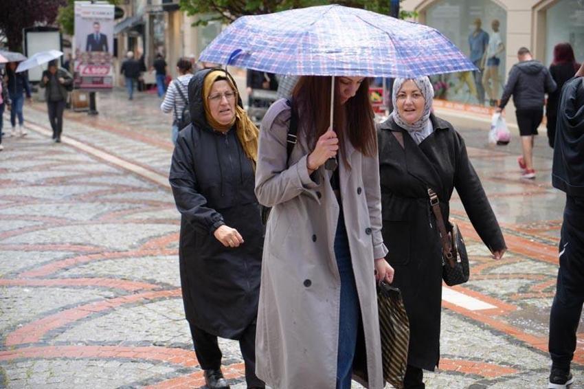 Sağanak yağış ve toz taşınımı uyarısı! Meteoroloji ve valilikten peş peşe uyarılar geldi