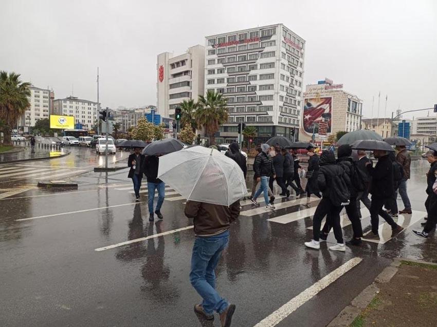 Sağanak ve fırtına uyarısı geldi! AKOM ve Meteoroloji açıkladı: Kuvvetli olacak