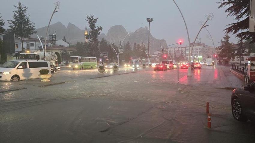 Sağanak ve fırtına uyarısı geldi! AKOM ve Meteoroloji açıkladı: Kuvvetli olacak