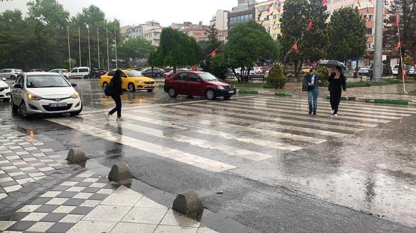 Sağanak ve fırtına uyarısı geldi! AKOM ve Meteoroloji açıkladı: Kuvvetli olacak
