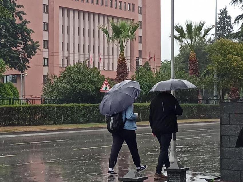 Sağanak ve fırtına uyarısı geldi! AKOM ve Meteoroloji açıkladı: Kuvvetli olacak