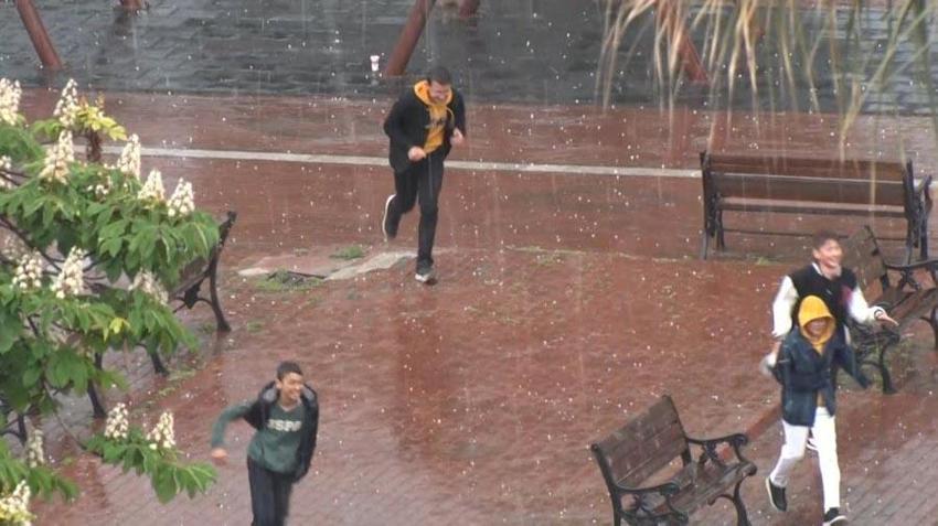 Meteoroloji'den gök gürültülü sağanak yağış ve fırtına uyarısı geldi!