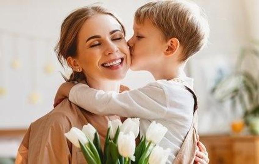 Öğretmenler için velilere Anneler Günü mesajları 2025! Öğrenci velisine Anneler Günü sözleri