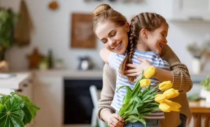 Öğretmenler için velilere Anneler Günü mesajları 2025! Öğrenci velisine Anneler Günü sözleri