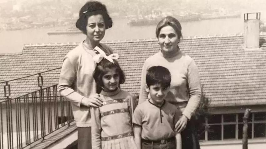 Ünlülerden duygulandıran anneler günü mesajları: Canım annem bildiğiniz meleklerdendi!