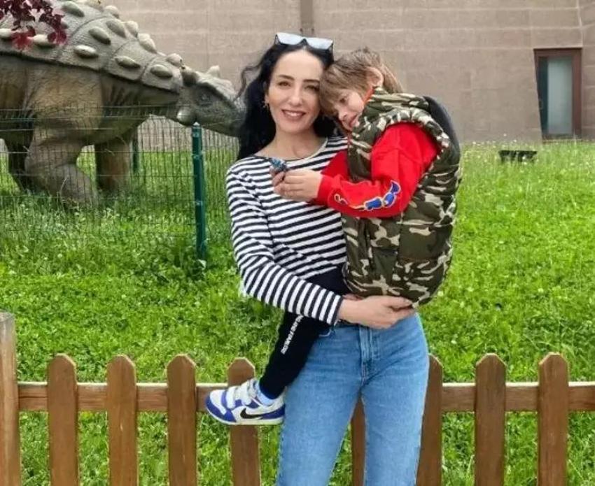 Ünlülerden duygulandıran anneler günü mesajları: Canım annem bildiğiniz meleklerdendi!