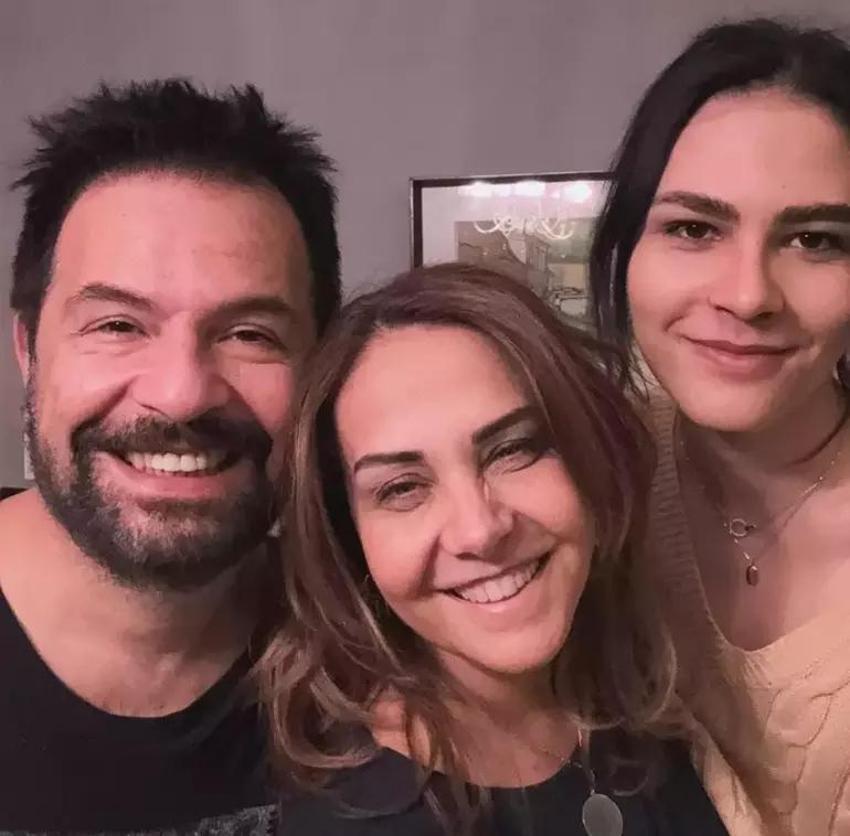 Ünlülerden duygulandıran anneler günü mesajları: Canım annem bildiğiniz meleklerdendi!