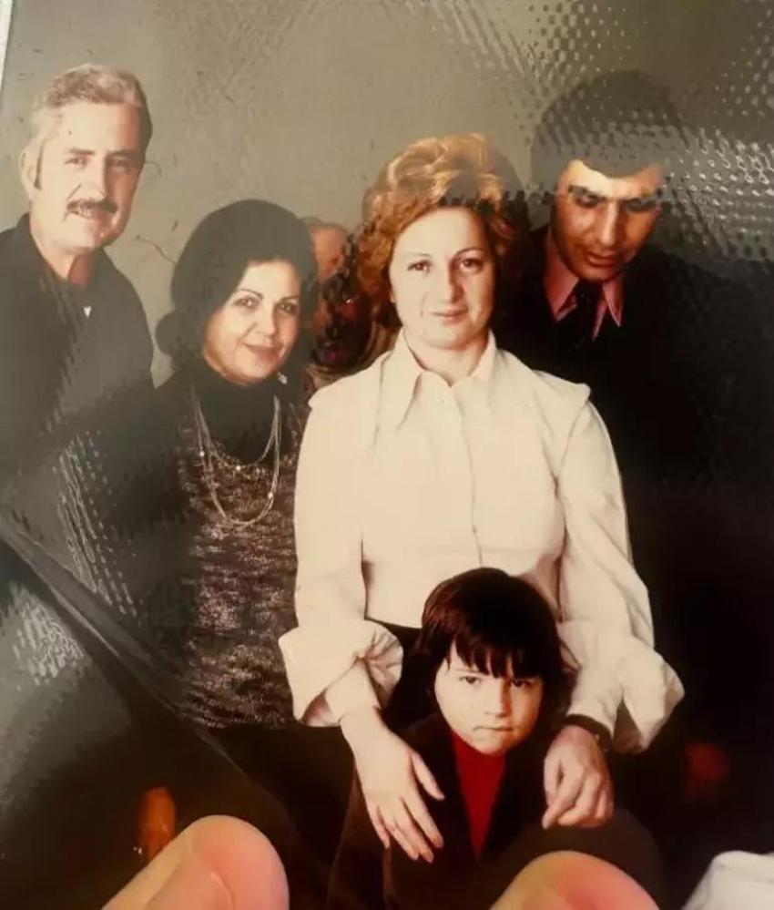 Ünlülerden duygulandıran anneler günü mesajları: Canım annem bildiğiniz meleklerdendi!