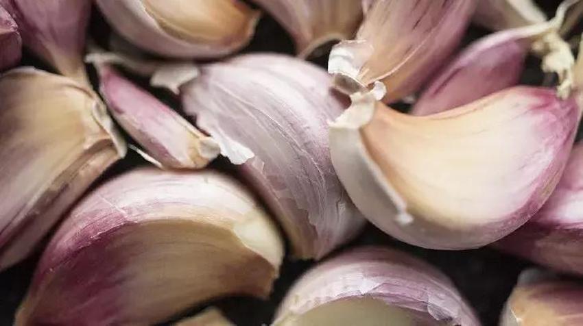 Yumurta, sarımsak ya da patates... Nasıl pişirilir? Herkes ayrı cevap veriyor, püf noktaları bilinmiyor!