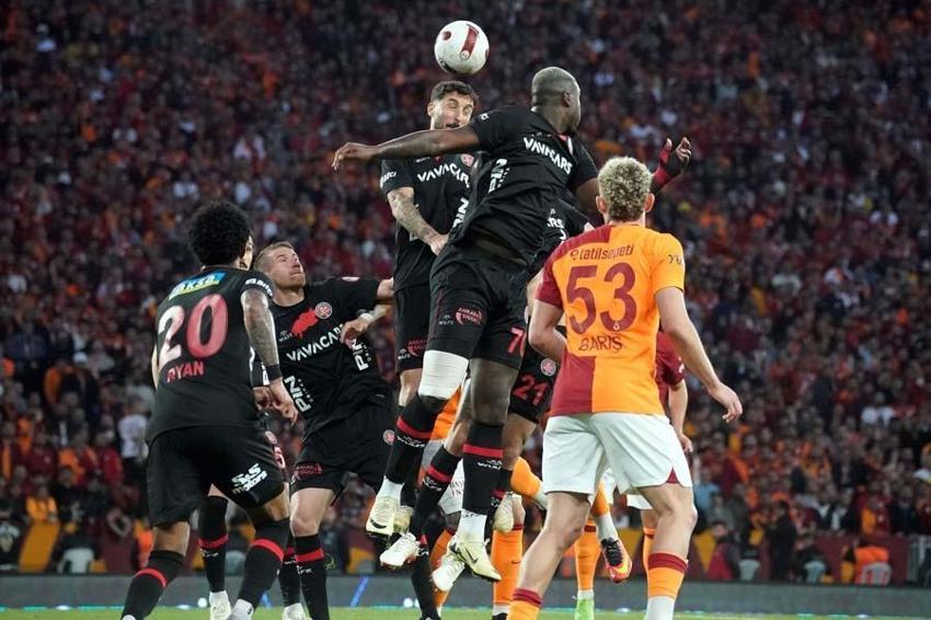 G.Saray ve F.Bahçe maçlarında gol kararları doğru mu? Eski hakemler açıkladı!