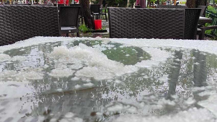 Mart'ta yağmayan kar Mayıs'ta yağdı! Lapa lapa kar yağışını gören gözlerine inanamadı! Batı illeri de beyaza büründü