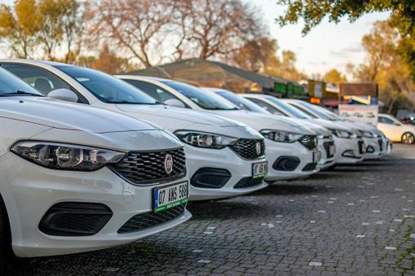 Araba piyasasında dikkat çeken gelişme! Satışlar durdu, araç bolluğu başladı