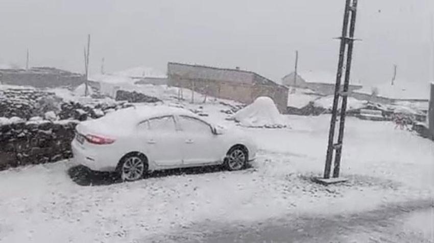 Mart'ta yağmayan kar Mayıs'ta yağdı! Lapa lapa kar yağışını gören gözlerine inanamadı! Batı illeri de beyaza büründü