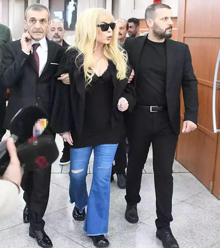 Zerrin Özer nöroloik problemleri olduğunu açıkladı! Yürümekte zorluk çekti