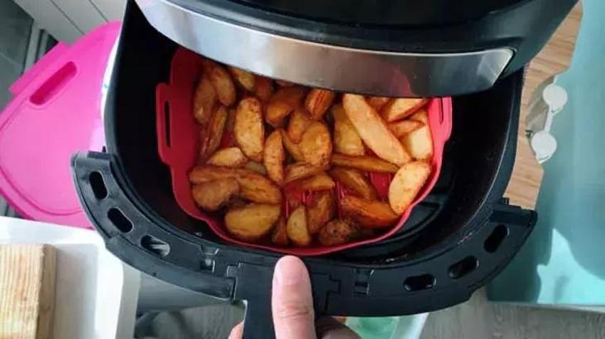 Airfryer'ı makineye attırmayan tüyo; Sadece 3 dilimi hazneye bırakın, kurumuş yağ bırakmasın