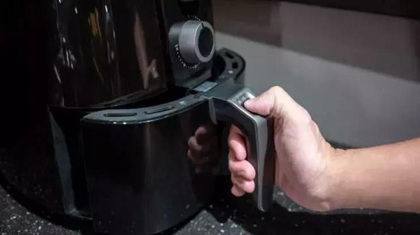 Airfryer'ı makineye attırmayan tüyo; Sadece 3 dilimi hazneye bırakın, kurumuş yağ bırakmasın