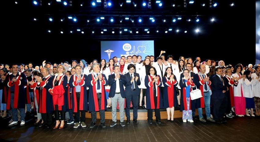 Gaziantep Üniversitesi Tıp Fakültesi öğrencilerinin önlük giyme heyecanı