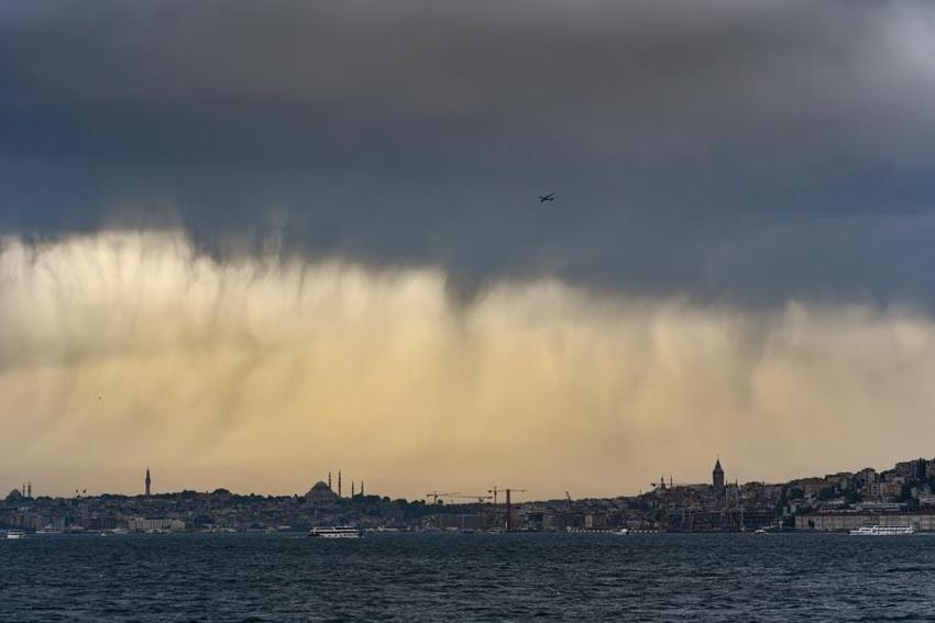 Karla karışık yağmur ve kuvvetli sağanaklar geri dönüyor! Meteoroloji'den toz aşımı ve su baskınları uyarısı geldi