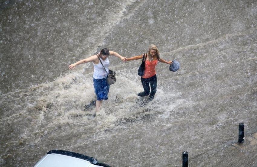 Karla karışık yağmur ve kuvvetli sağanaklar geri dönüyor! Meteoroloji'den toz aşımı ve su baskınları uyarısı geldi