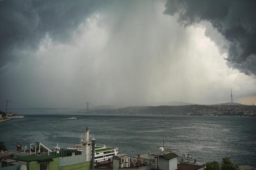 Karla karışık yağmur ve kuvvetli sağanaklar geri dönüyor! Meteoroloji'den toz aşımı ve su baskınları uyarısı geldi