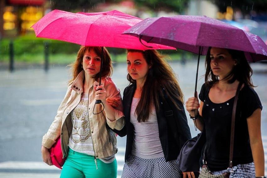 Karla karışık yağmur ve kuvvetli sağanaklar geri dönüyor! Meteoroloji'den toz aşımı ve su baskınları uyarısı geldi