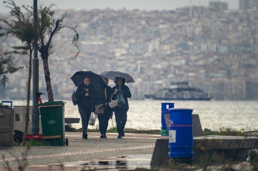 Karla karışık yağmur ve kuvvetli sağanaklar geri dönüyor! Meteoroloji'den toz aşımı ve su baskınları uyarısı geldi