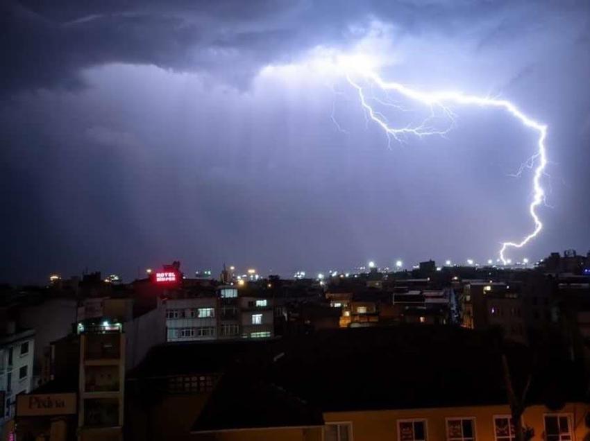 Karla karışık yağmur ve kuvvetli sağanaklar geri dönüyor! Meteoroloji'den toz aşımı ve su baskınları uyarısı geldi