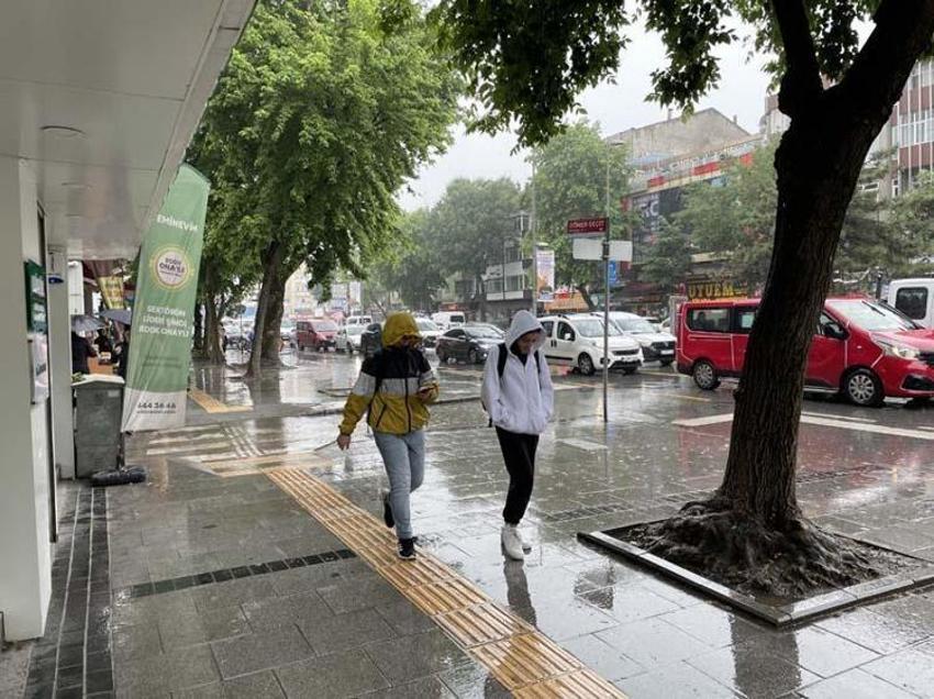 Kar ve sağanak geri geliyor! Meteoroloji yeni hava durumu haritasını yayımladı! İstanbul, Ankara ve İzmir'i vuracak