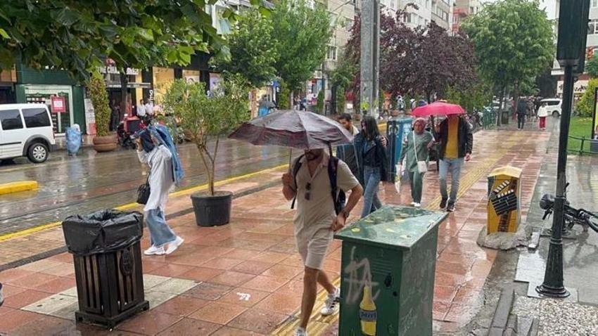 Kar ve sağanak geri geliyor! Meteoroloji yeni hava durumu haritasını yayımladı! İstanbul, Ankara ve İzmir'i vuracak